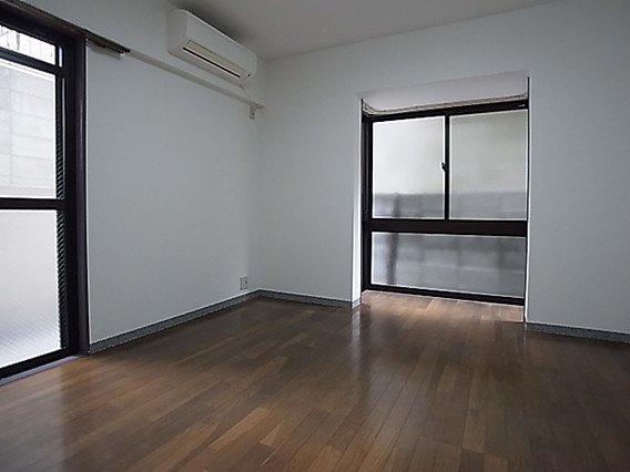 ラフィーヌ六甲の居間・リビング