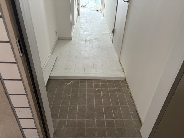 アスティ三宮の玄関