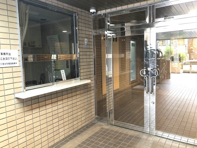 アスティ三宮のエントランス