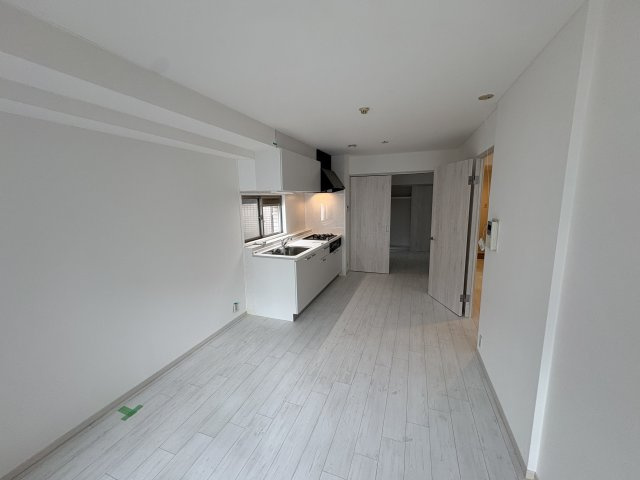 アスティ三宮の居間・リビング