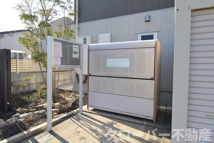 ロセートのその他共用部分|ゴミ置場・お知らせ板