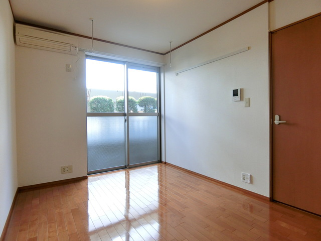 ビレッジ・バンガードの居間・リビング|★洋室６帖★