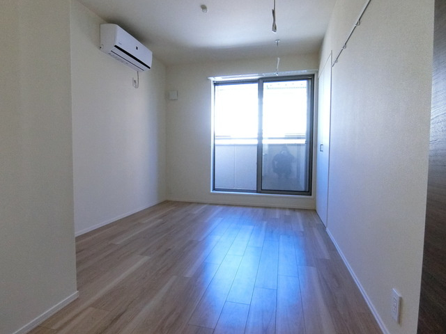 プチメゾン横山の寝室|★ダブルベッドも入る寝室です★