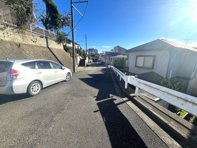 アスファルト舗装された6ｍの前面道路で運転もラクラク♪