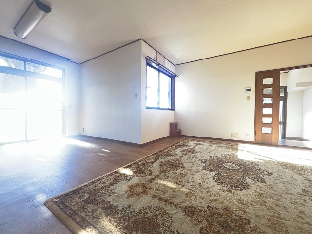 陽当りのよい明るいリビングです☆