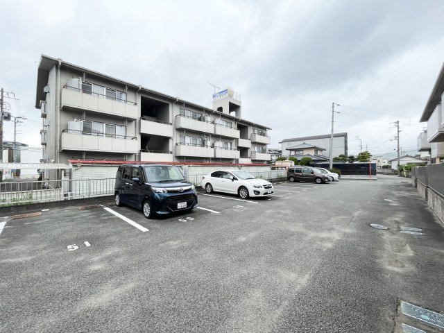 クラヴィエ南昭和 D棟の駐車場