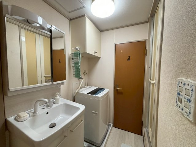 志津住宅の独立洗面台