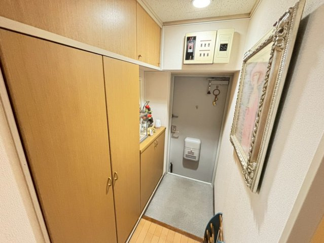 志津住宅の玄関