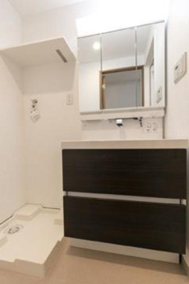 【洗面所】 | ＡＬＩＶＩＯ西麻布 | ※写真は同タイプ住戸です。