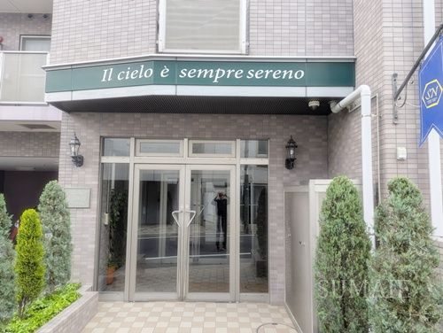 セレーノ日辰のエントランス