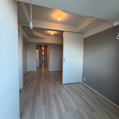 【居間・リビング】 | パークアクシス新宿百人町 | ※写真は同タイプ住戸です。