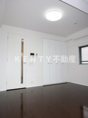 【居間・リビング】 | レジデンス大森 | こちらのリビングで趣味の時間をお楽しみください