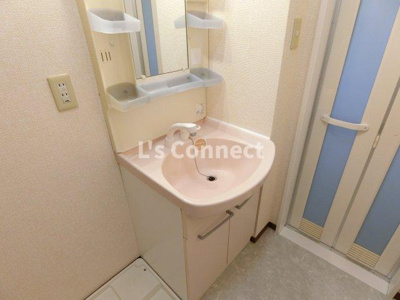 【洗面所】 | アンビックス利府参番館 | 朝の支度もスムーズな独立洗面台。