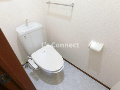 【トイレ】 | アンビックス利府参番館 | 温水洗浄便座付きのトイレ。