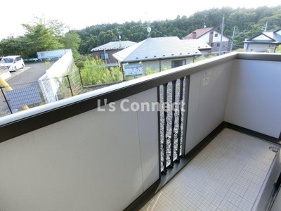 【バルコニー】 | アンビックス利府参番館 | 晴れた日には洗濯物もたくさん干せます。