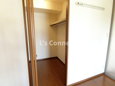 【収納】 | アンビックス利府参番館 | ウォークインクローゼットでお荷物もすっきり収納。