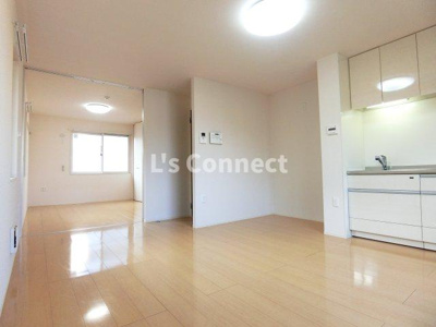 【居間・リビング】 | ディアコートＦ | １０．６帖のＬＤＫ。角部屋で２面に窓があります。