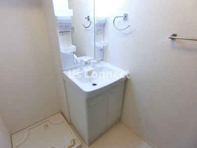 【洗面所】 | ディアコートＦ | 朝の支度もスムーズな独立洗面台。