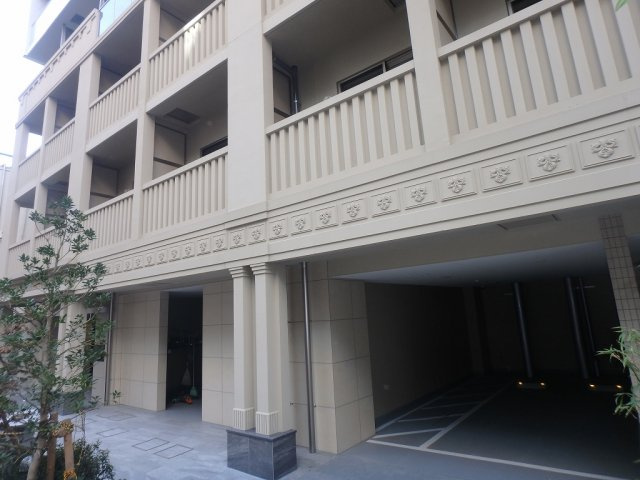 CASA EST CORTAのエントランス