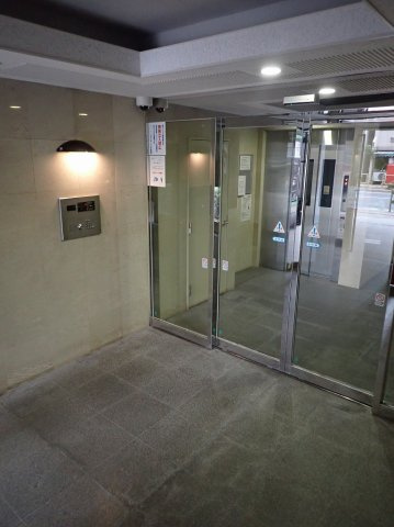 プライムアーバン白山のエントランス