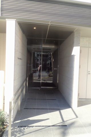 テ レジャンデール護国寺WESTのエントランス