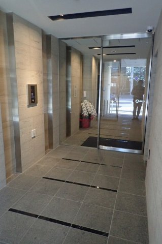 テ レジャンデール護国寺WESTのエントランス