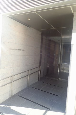 テ レジャンデール護国寺WESTのエントランス