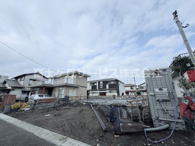 【外観】 | 富士市五貫島 3期 新築一戸建て | 現在建築中の外観画像です。ご内覧は同じメーカーの完成物件へご案内いたしますので、いつでもご相談ください！