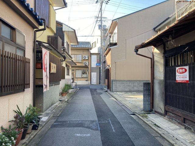 紫野中柏野町の前面道路含む現地写真