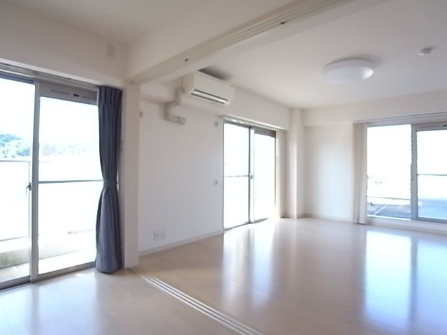 ラピスラズリ桜坂の居間・リビング