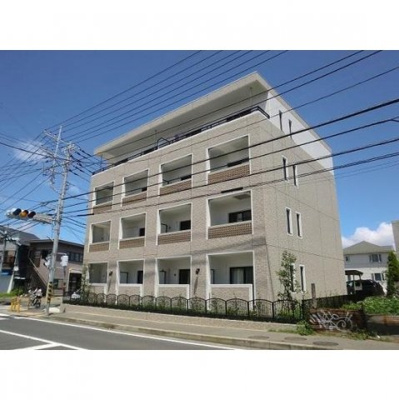 【外観】 | 南西から建物全景（側面が南）