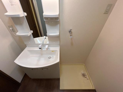 【洗面所】 | プレジデント岩沼 | 洗髪洗面化粧台・洗濯機置き場