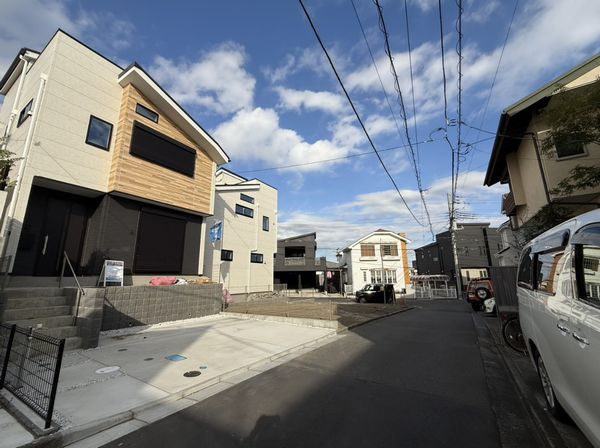 茅ヶ崎市平和町新築戸建て　1期1号棟の前面道路含む現地写真|前面道路含む現地写真です