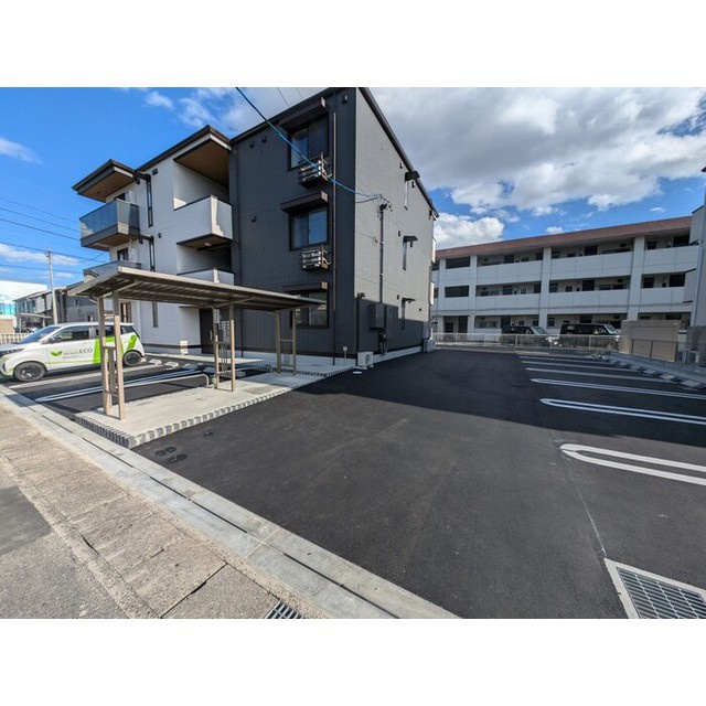 岐阜市福光東３丁目のアパートの駐車場