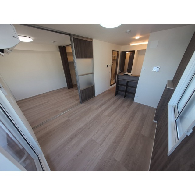 岐阜市福光東３丁目のアパートの居間・リビング