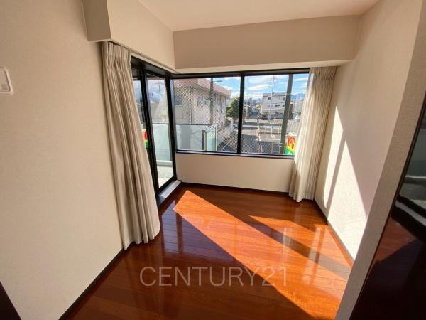 シティタワー前橋千代田町の洋室|２面採光の明るい洋室です。