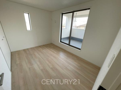 【洋室】 | 前橋市下細井町第１０（２号棟） | ２面採光の明るい洋室です。