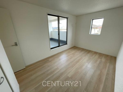 【洋室】 | 前橋市下細井町第１０（２号棟） | ２面採光の明るい洋室です。