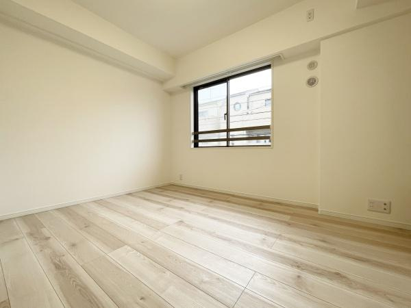 【洋室】 | ヒルズ武蔵中原ウエストウィング | 白とナチュラルの落ち着いたカラーセレクトです
