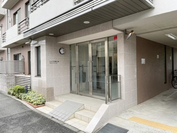 【エントランス】 | ヒルズ武蔵中原ウエストウィング | 明るい印象のエントランスが皆様を迎え入れます。管理体制がしっかりしていることがうかがえる綺麗なエントランスです。