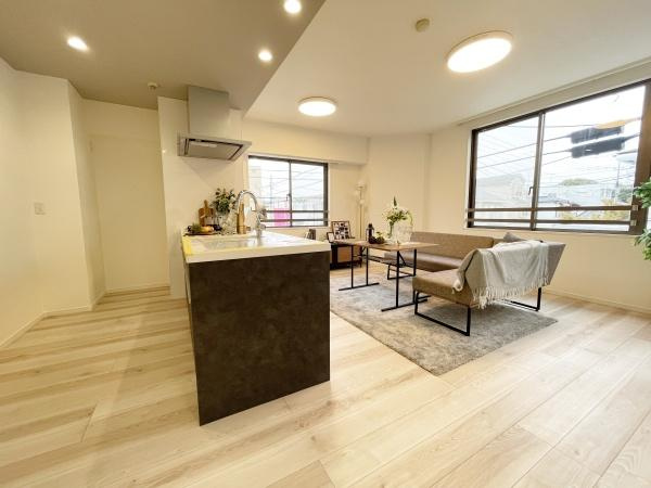 【居間・リビング】 | ヒルズ武蔵中原ウエストウィング | キッチンからリビングダイニングまで見渡せて、ご家族のコミュニケーションも取りやすい間取りです♪