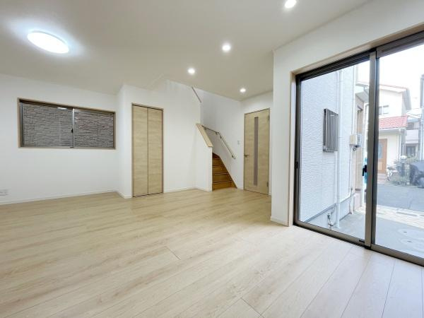 【居間・リビング】 | 家族の一体感を感じられるDK！家族と過ごす時間を大切にする方にぴったりの住空間です♪