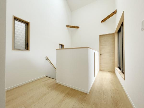 【内装】 | オープンでのびやかな空間を生み出す、こだわりの広がりとゆとり。家族と過ごす時間を大切にしたい方にぴったりの明るくゆとりある住空間です。