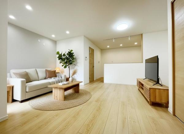 【居間・リビング】 | 【家具配置イメージ画像】ラグやソファで雰囲気を変えたりいろんなアレンジが楽しめます！