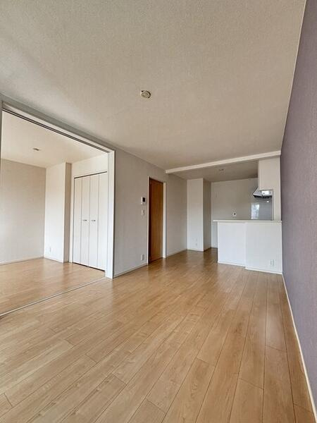 ベルフラワーの洋室