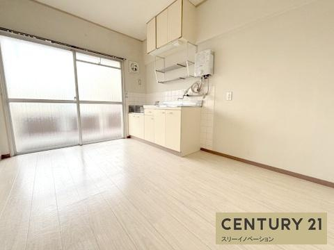 ニッサンハイツの居間・リビング|★明るいリビング★