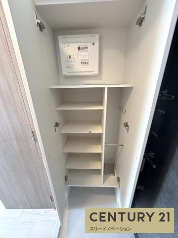 大阪市大正区千島１丁目の賃貸マンションの玄関|シューズボックス