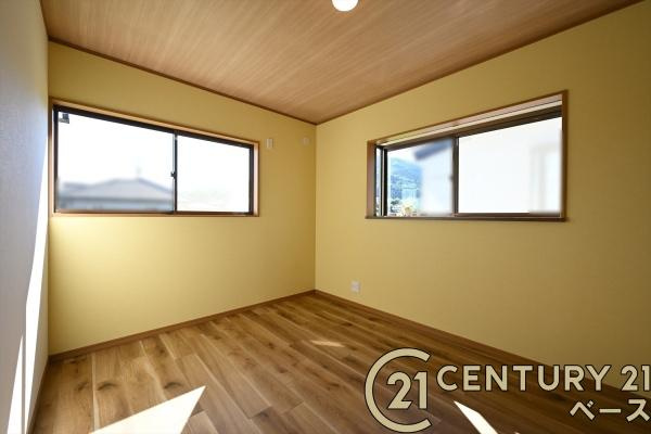 香芝市畑５丁目　一戸建の洋室|■現地撮影写真■明るい雰囲気の洋室です！