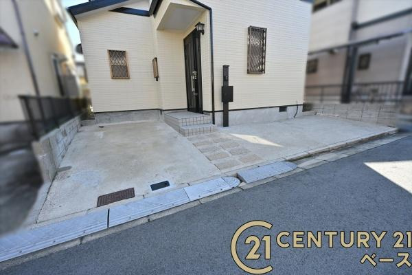 香芝市畑５丁目　一戸建の駐車場|■現地撮影写真■駐車スペースは２台分完備！来客時なども安心です！