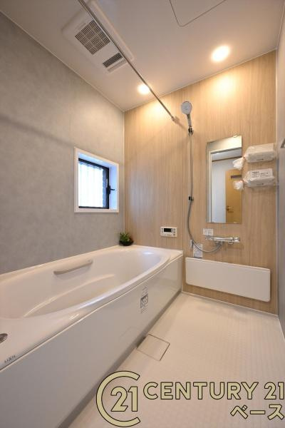 香芝市畑５丁目　一戸建の浴室|■現地撮影写真■ゆったりしたサイズの浴室！足を伸ばしての入浴は疲れも癒してくれます！